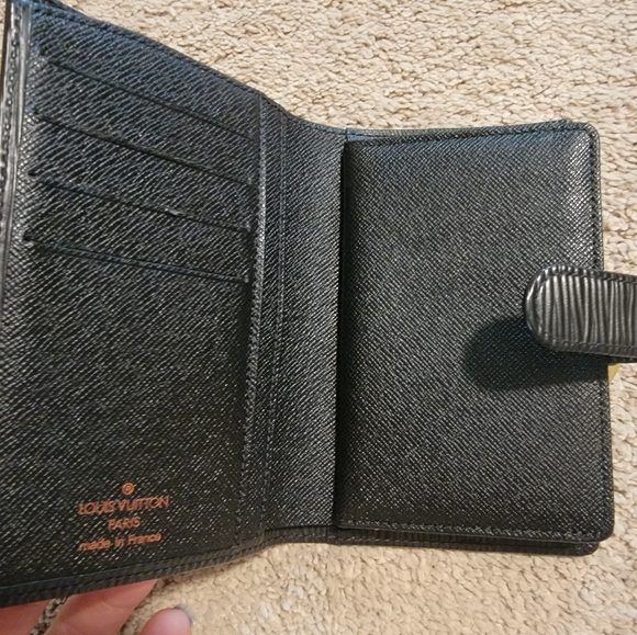 Authentic Louis Vuitton Epi Leather Wallet - Picture 5 of 11
